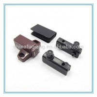 Magnetic glass door hinge